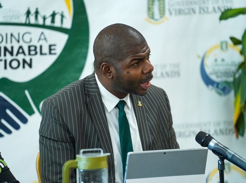 21Nov Premier's PC (1)