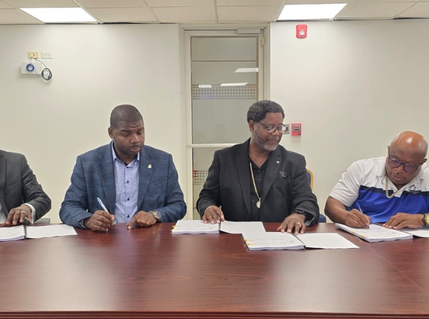 Contract Signed for Road Pavement and the Reconstruction of Sidewalks in Sea Cows Bay Photo 2