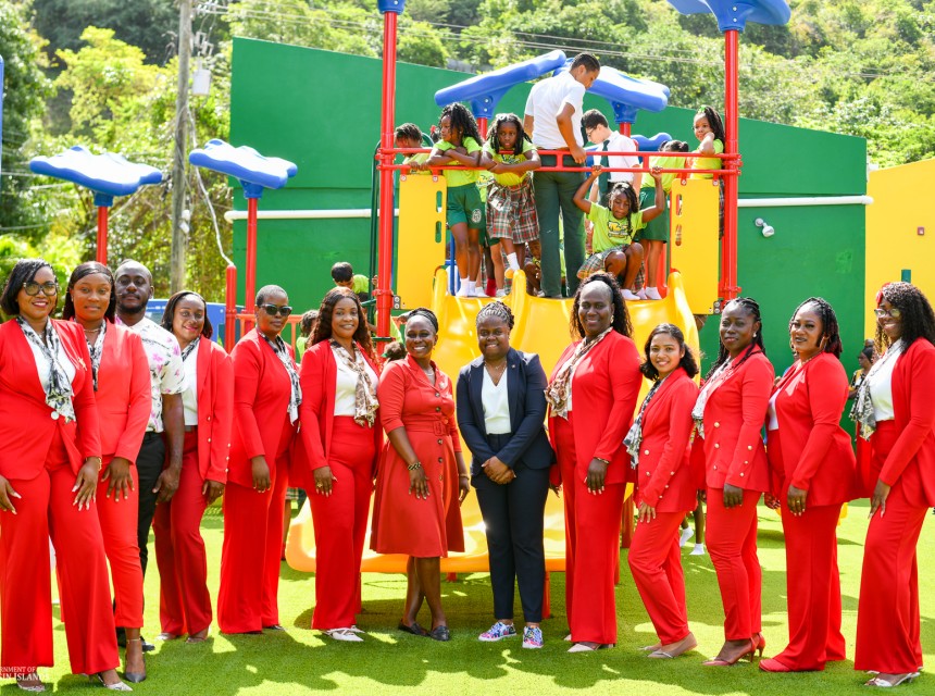 Teachers and Principal of Ivan Dawson and Hon de Castro Group Photo